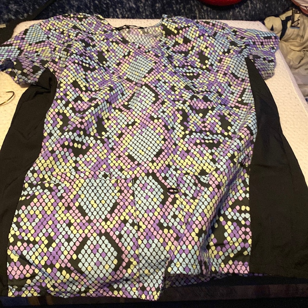 Multicoloured womens small scrub top